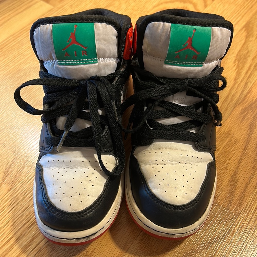 Jordan mids  Christmas edition size 4
